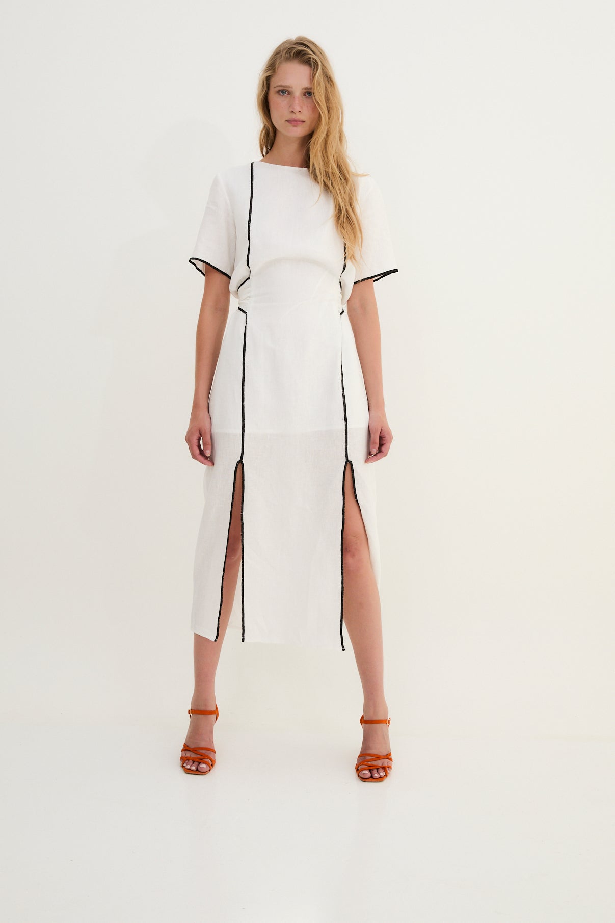 Robe Contraste Fil Blanc