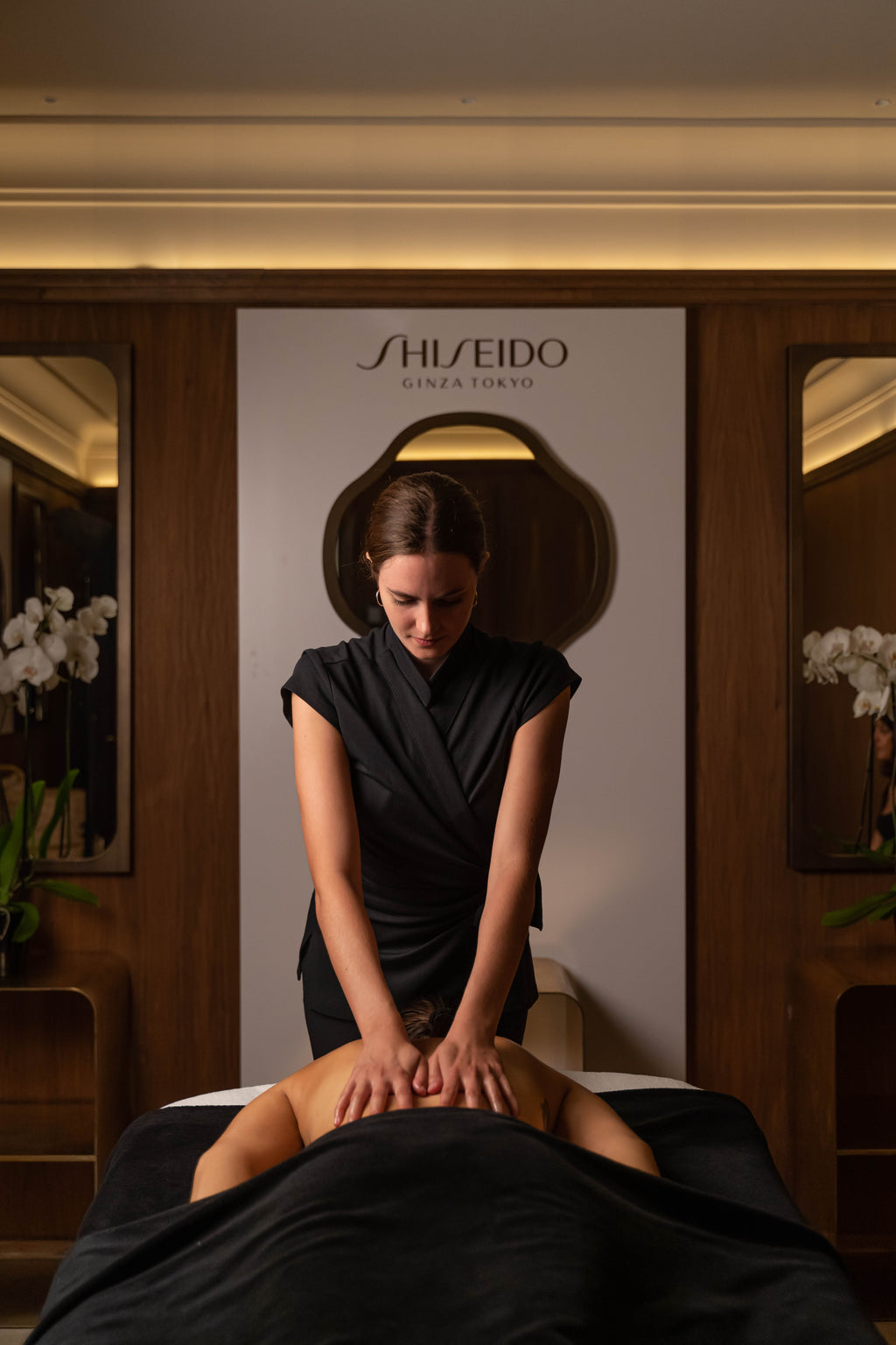 Shiseido Paris 8 - Rituel Corps Détox Shiseido & Spa 2H30 : Gommage 30 Min, Massage Sculptant 1H et Accès au Spa 1H (1 Personne)