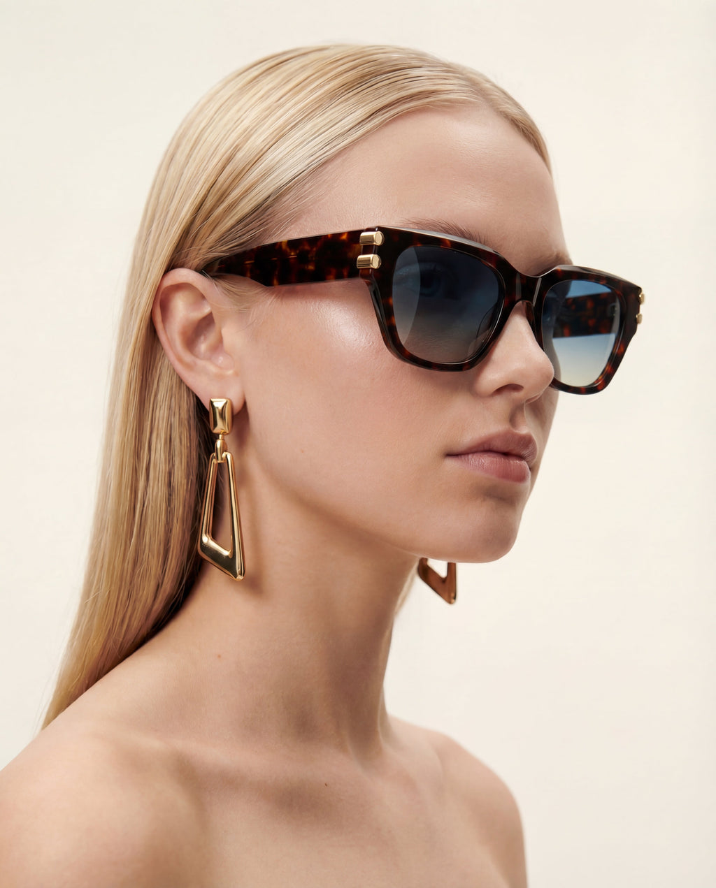 Lunettes de soleil Sorrento Ecaille — monture rectangulaire, portées par une femme