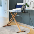 Table à repasser NUBAR en bois massif 130x47 cm hauteur réglable jusqu’à 92 cm avec repose-fer et support centrale vapeur
