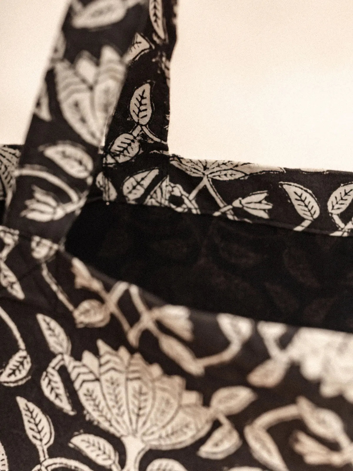 Tote Bag - Lotus Noir KIRANE