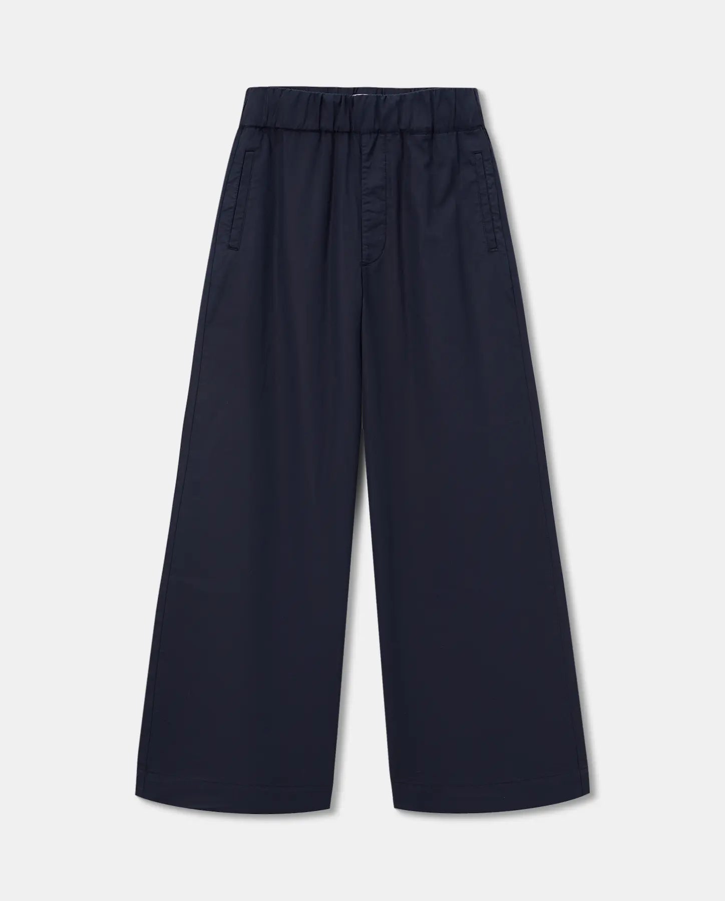 Pantalon large en popeline bleu marine, coupe ample et fluide avec taille élastiquée, matière légère idéale pour l'été, style décontracté et féminin.