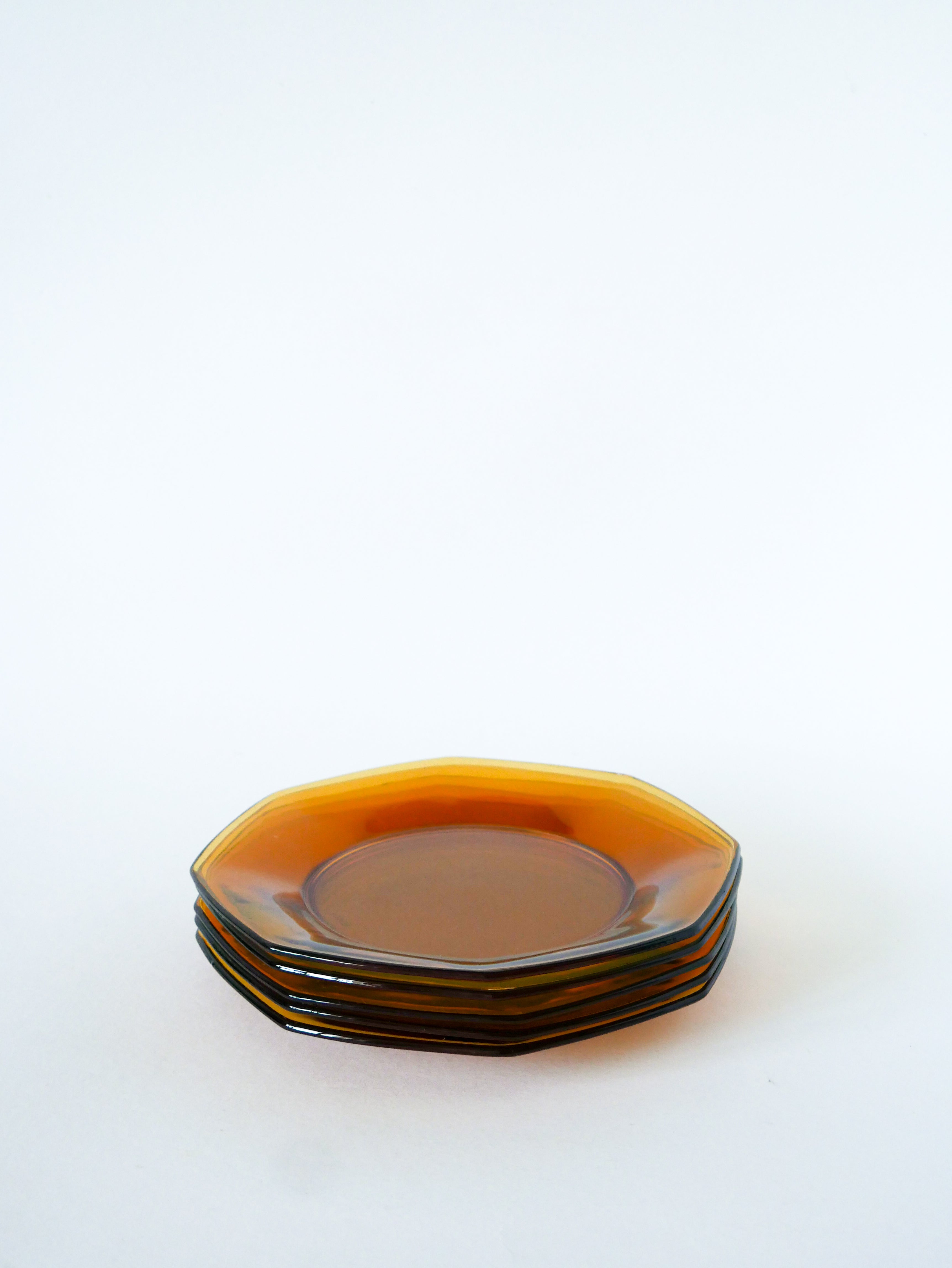 Lot De 6 Assiettes À Dessert Octogonales En Verre Ambré, Made In France, 1970