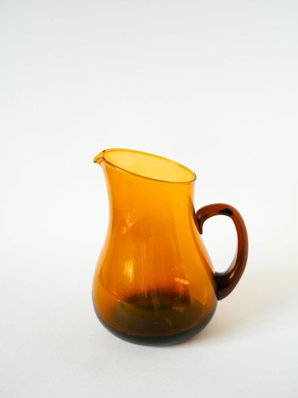 Pichet En Verre Ambré, Design, 1970 - 20 X 17 Cm