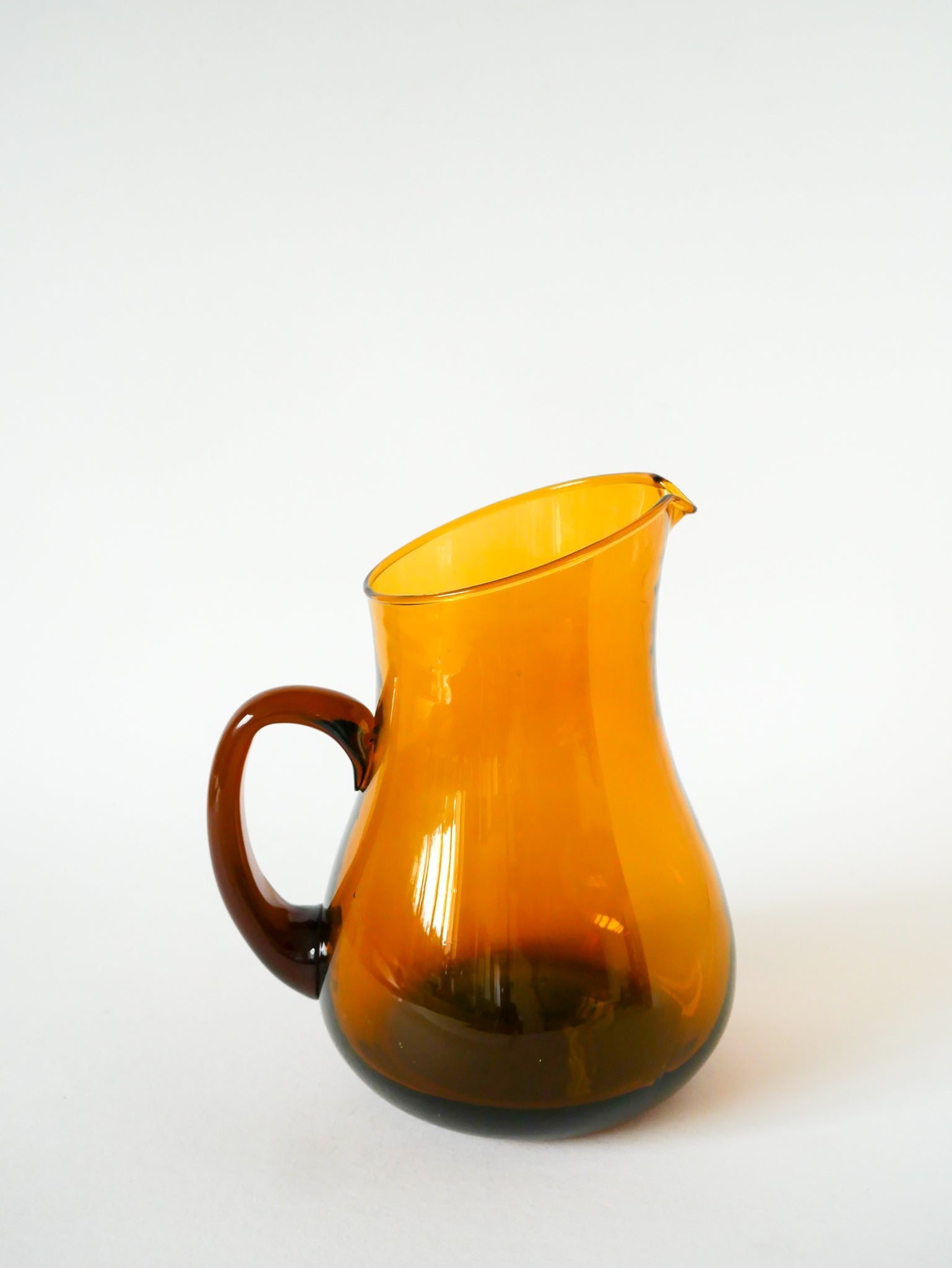 Pichet En Verre Ambré, Design, 1970 - 20 X 17 Cm