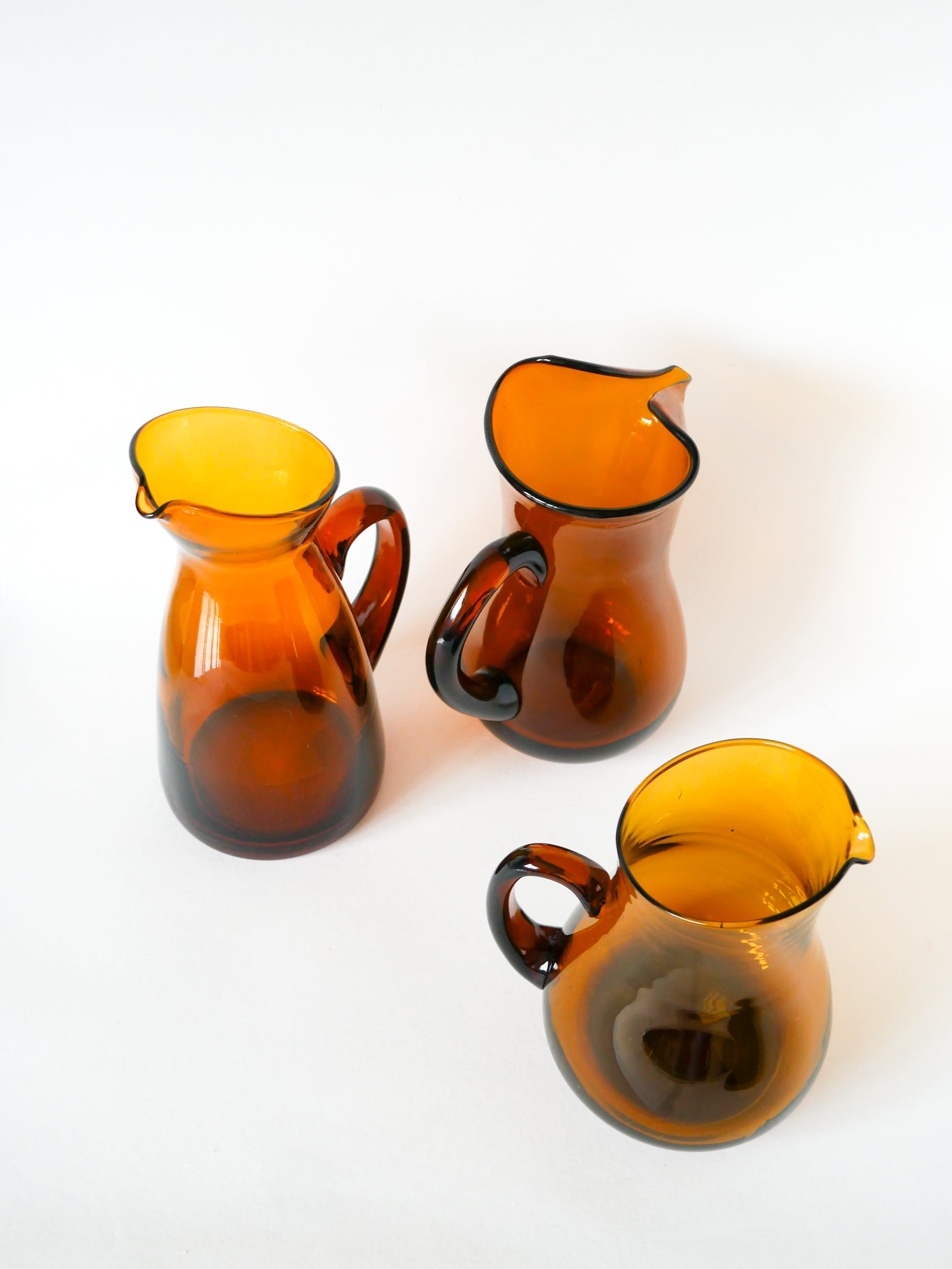 Pichet En Verre Ambré, Design, 1970 - 20 X 17 Cm