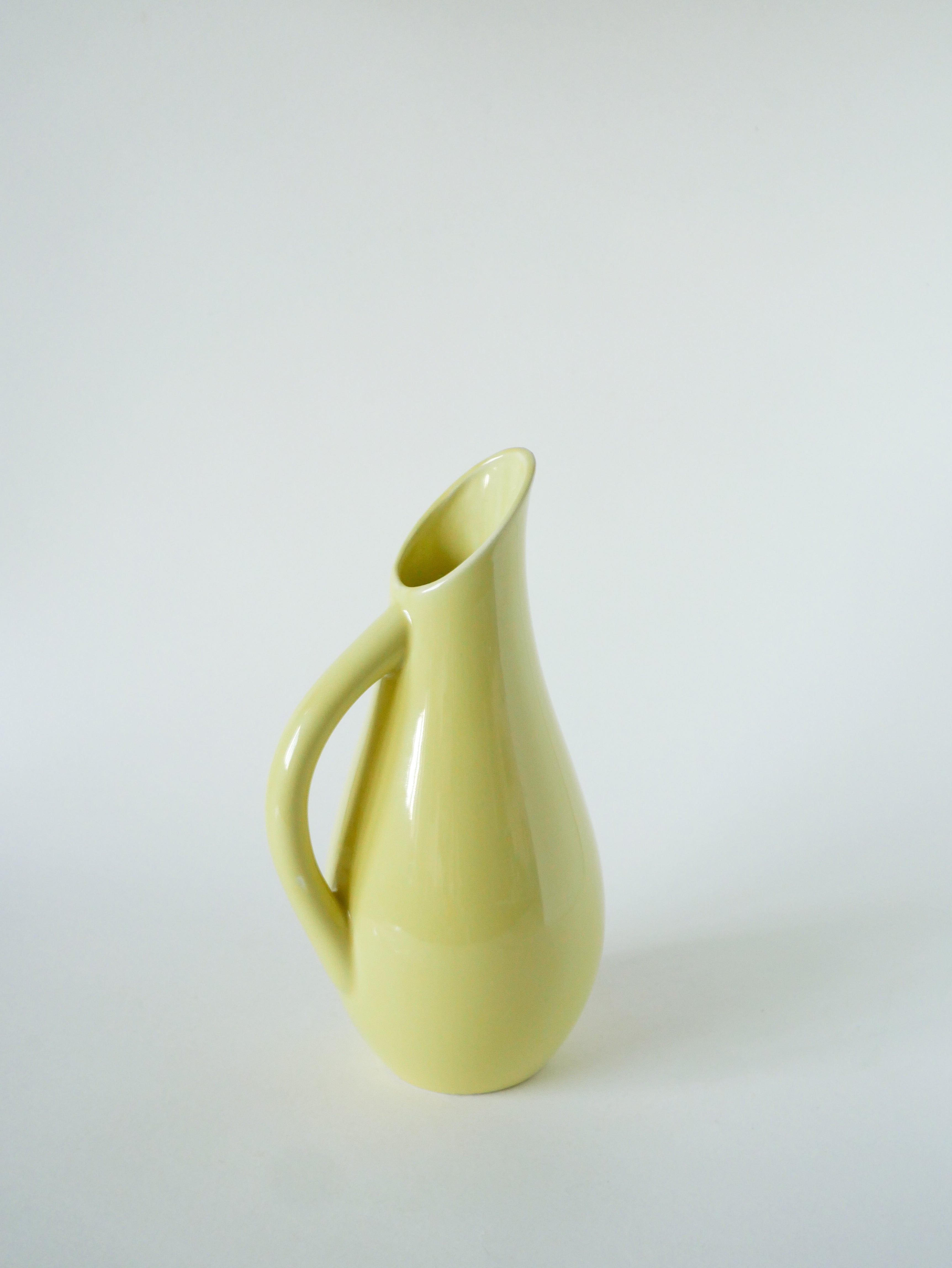 Grand Pichet En Céramique, Jaune Beurre, Signé Magda, 1960
