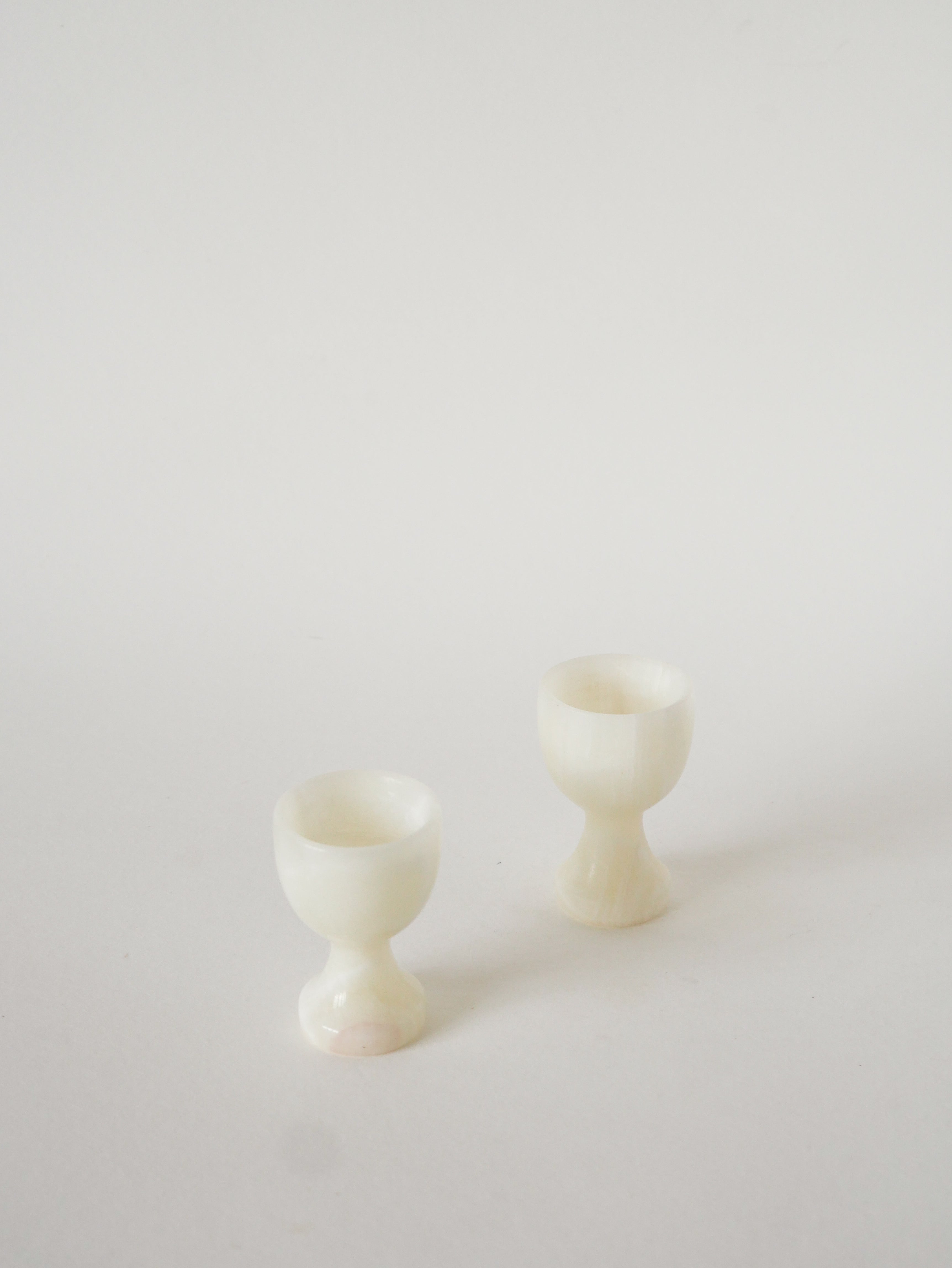 Paire De Coquetiers En Albâtre, Ecru, 1970