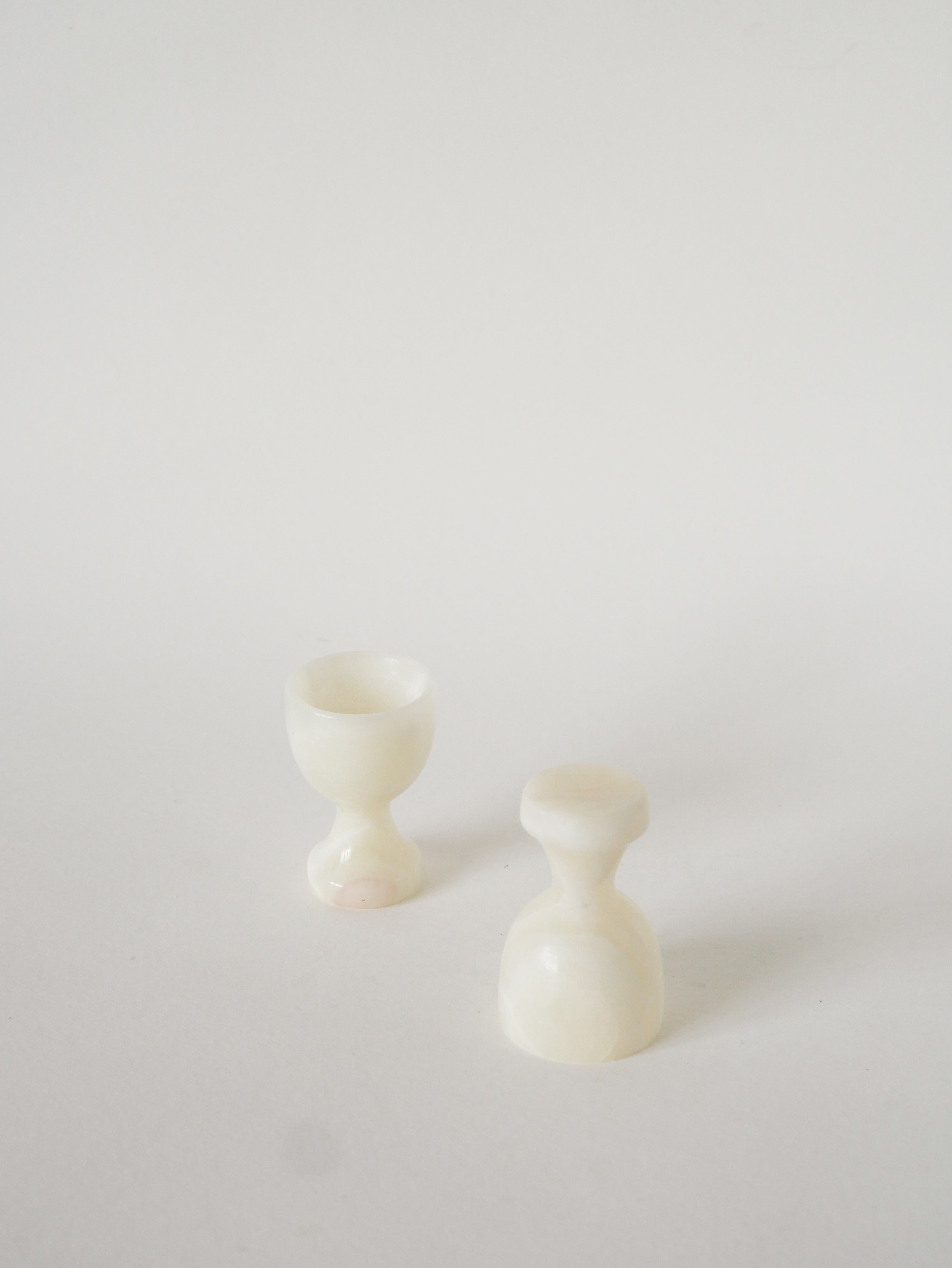 Paire De Coquetiers En Albâtre, Ecru, 1970