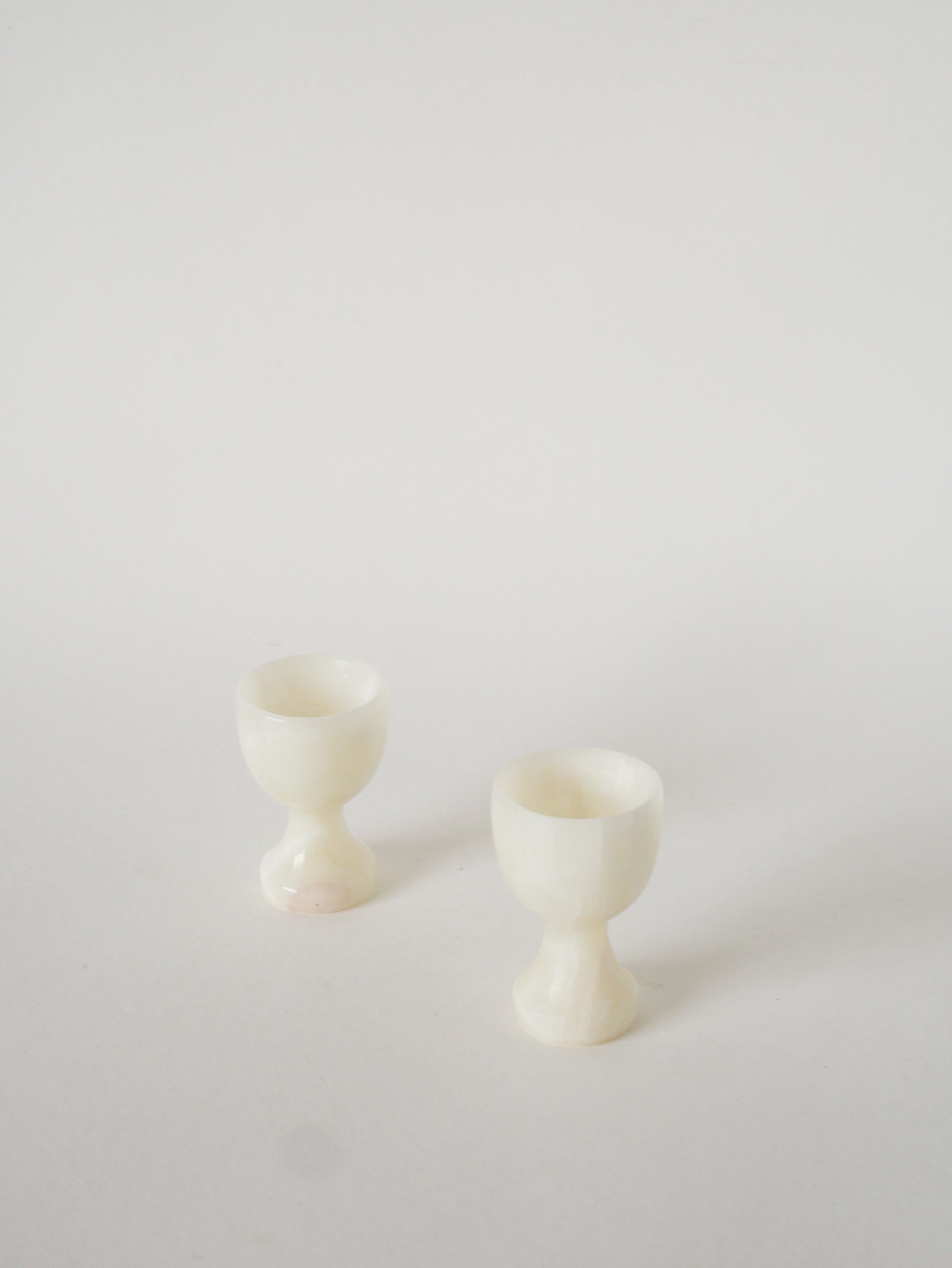 Paire De Coquetiers En Albâtre, Ecru, 1970