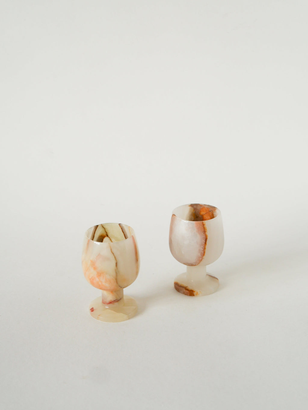 Paire De Coquetiers En Albâtre, Beige Et Marron, 1970 - 8 X 4.5 Cm