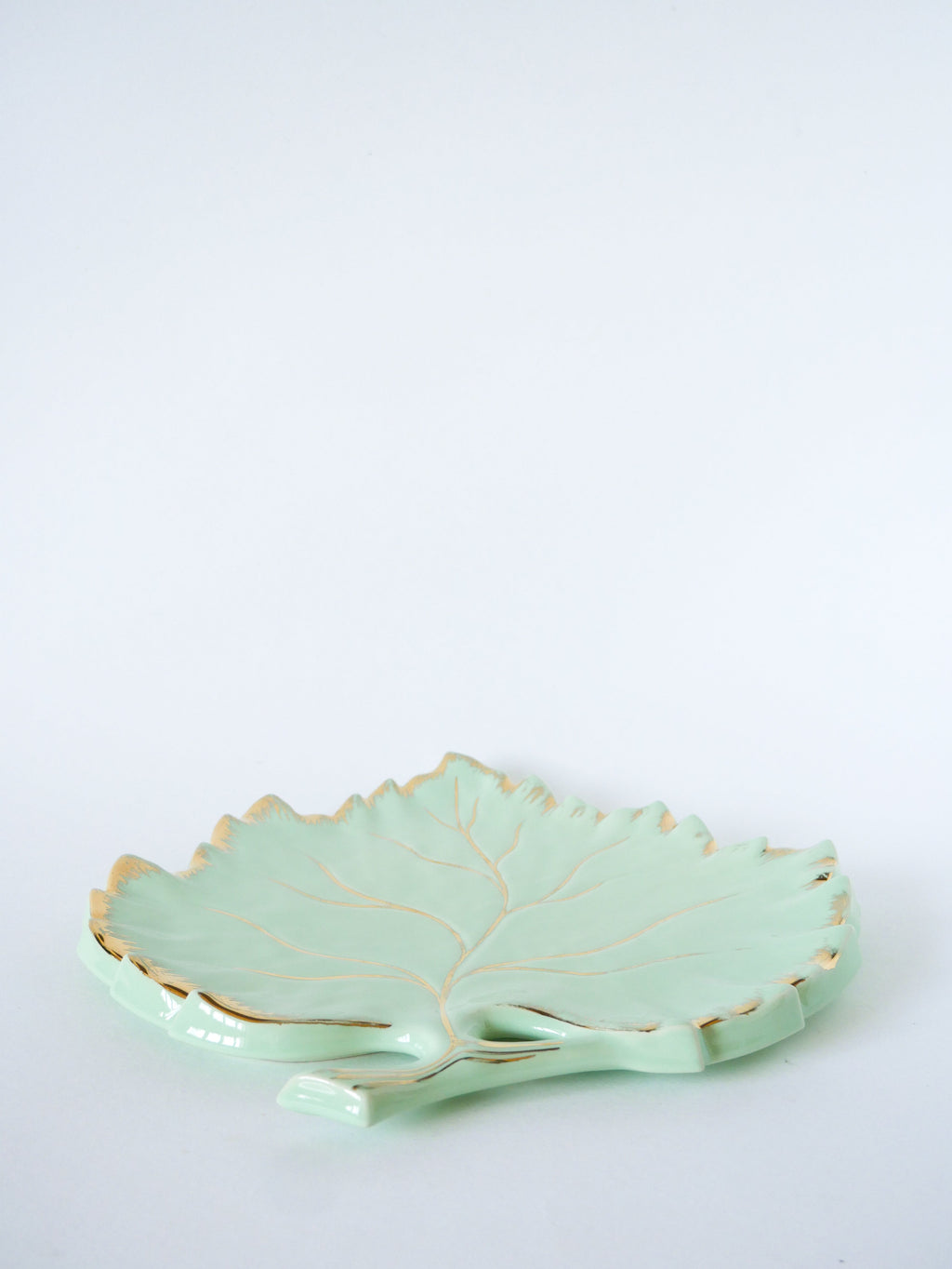 Grand Dessous De Plat En Barbotine Modèle Feuille, Menthe & Doré, 1960