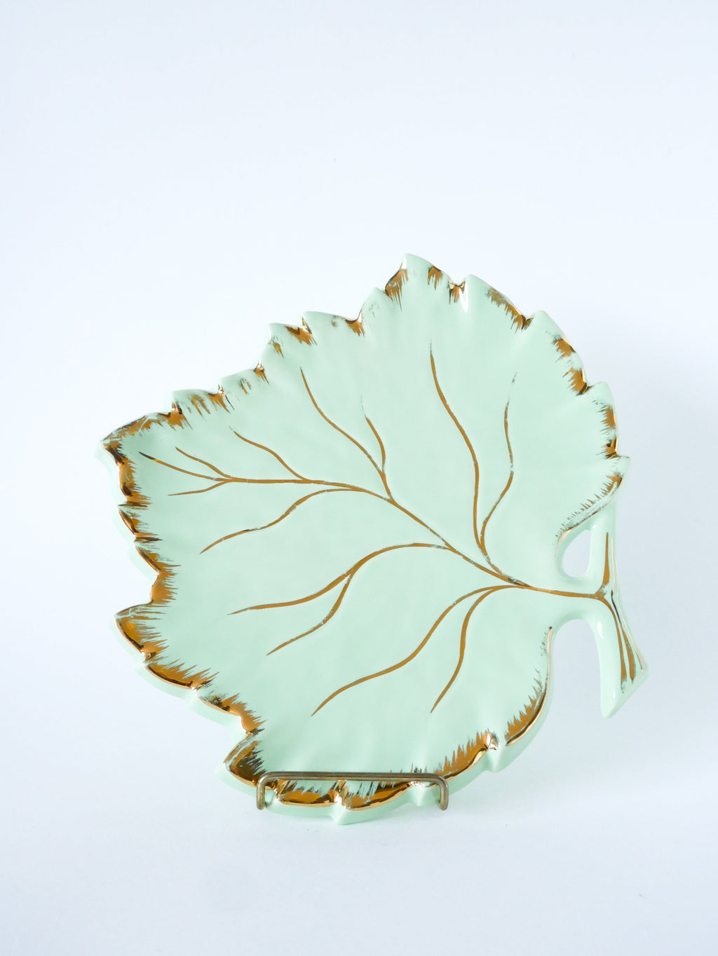 Grand Dessous De Plat En Barbotine Modèle Feuille, Menthe & Doré, 1960