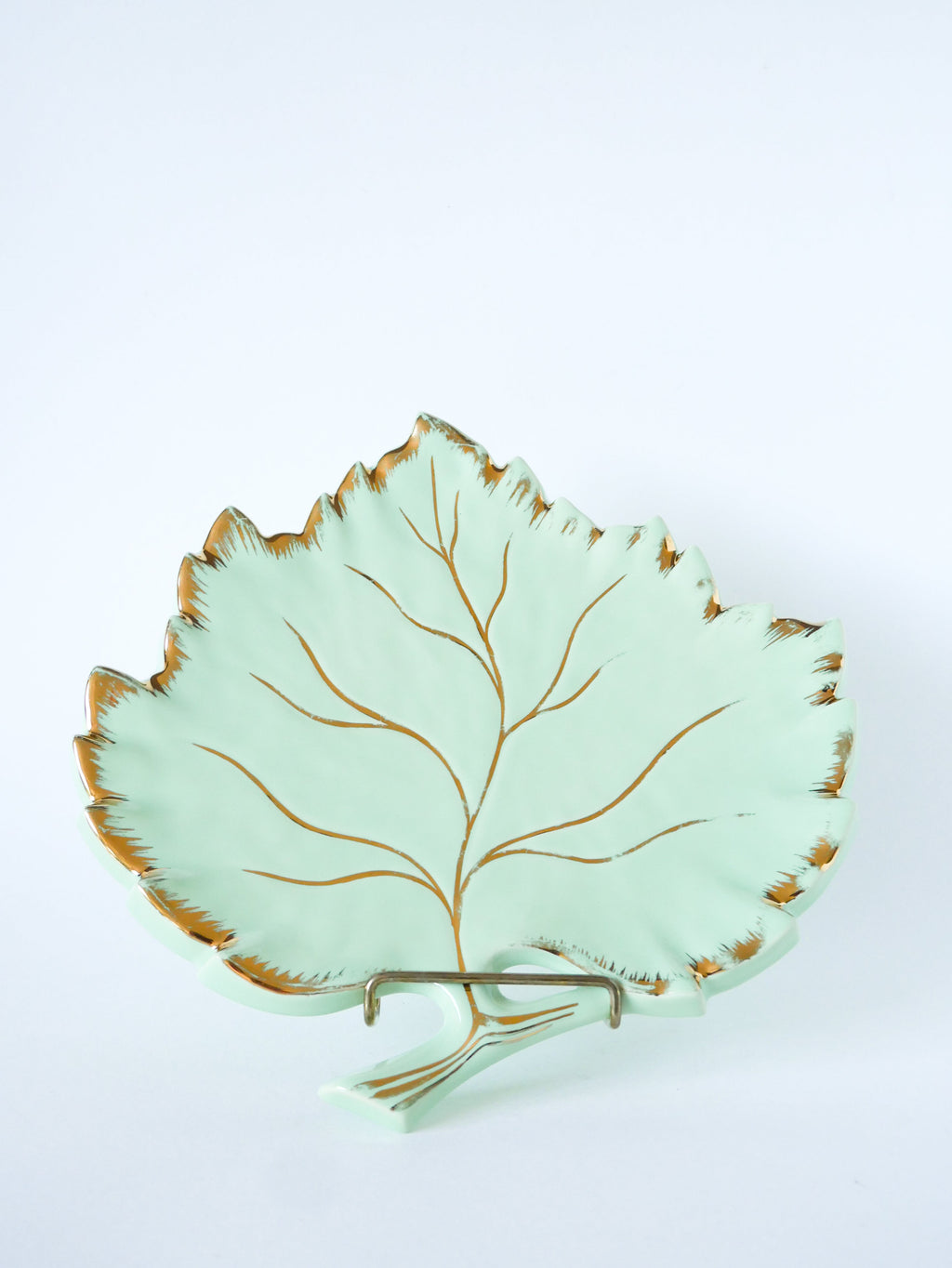 Grand Dessous De Plat En Barbotine Modèle Feuille, Menthe & Doré, 1960