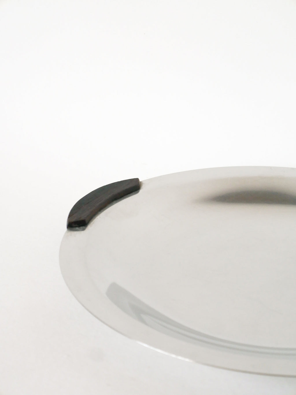 Plat Rond En Inox Avec Poignées En Bois - Design 1970 - 32Cm