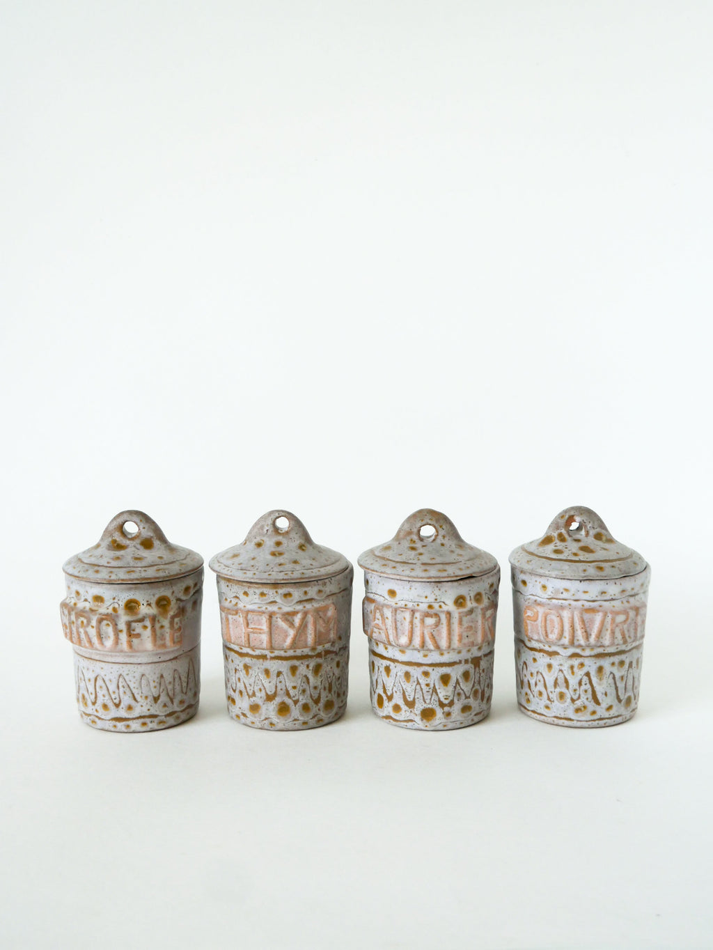 Lot De 4 Pots À Épices En Céramique, Signés Austruy, 1970 11 X 9 Cm