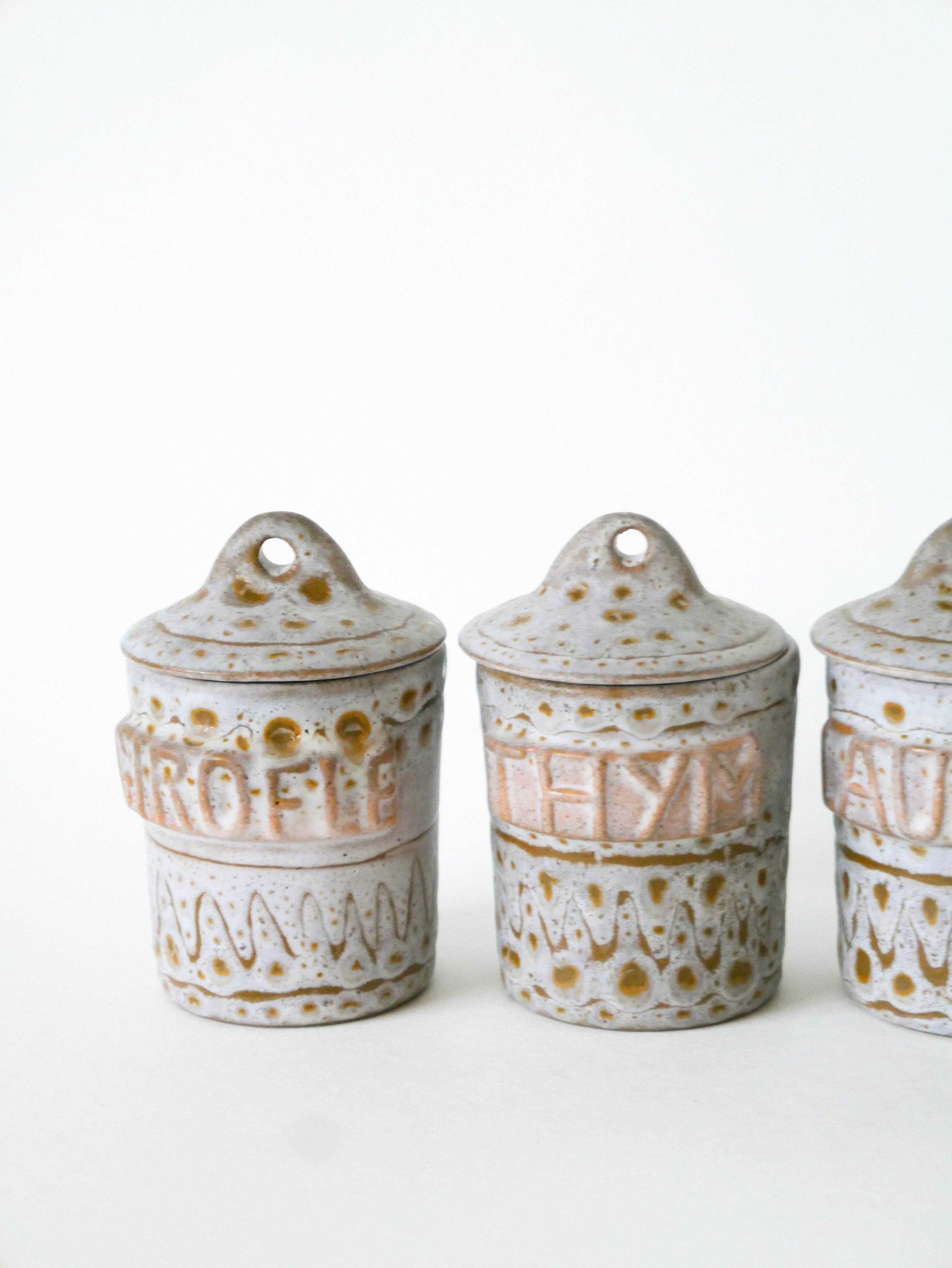 Lot De 4 Pots À Épices En Céramique, Signés Austruy, 1970 11 X 9 Cm