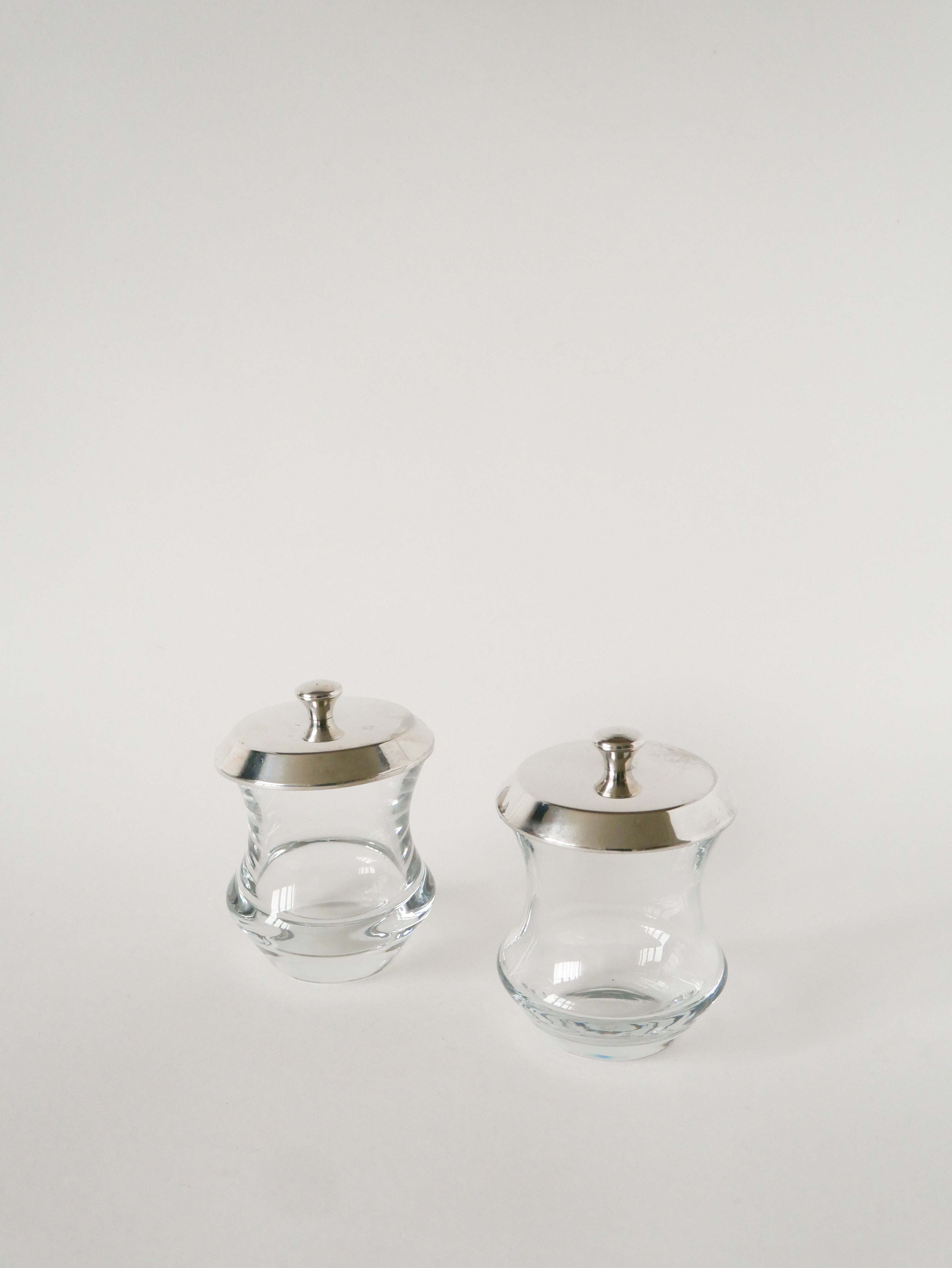 Duo De Pots À Condiments En Cristal Et Métal Argenté, Saint Hilaire, 1960