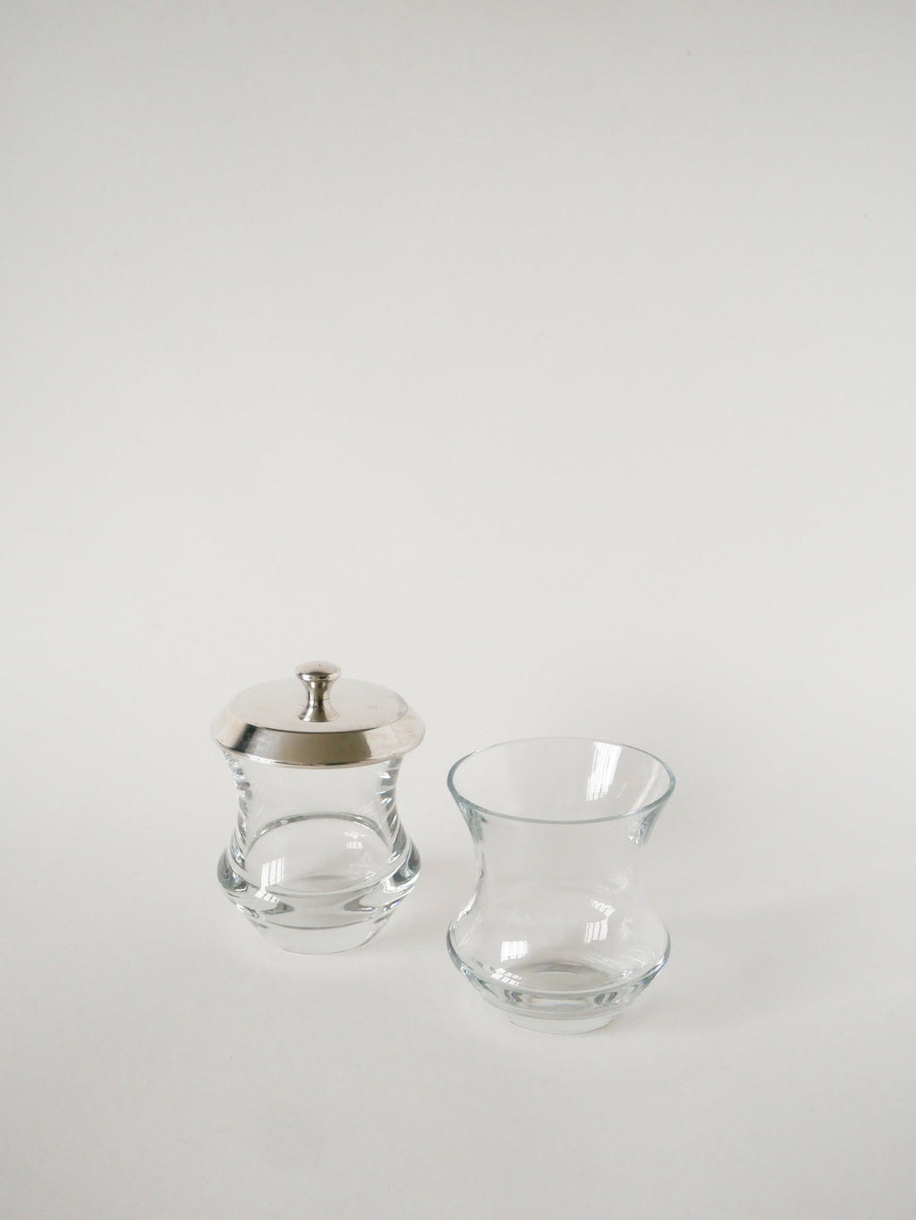 Duo De Pots À Condiments En Cristal Et Métal Argenté, Saint Hilaire, 1960