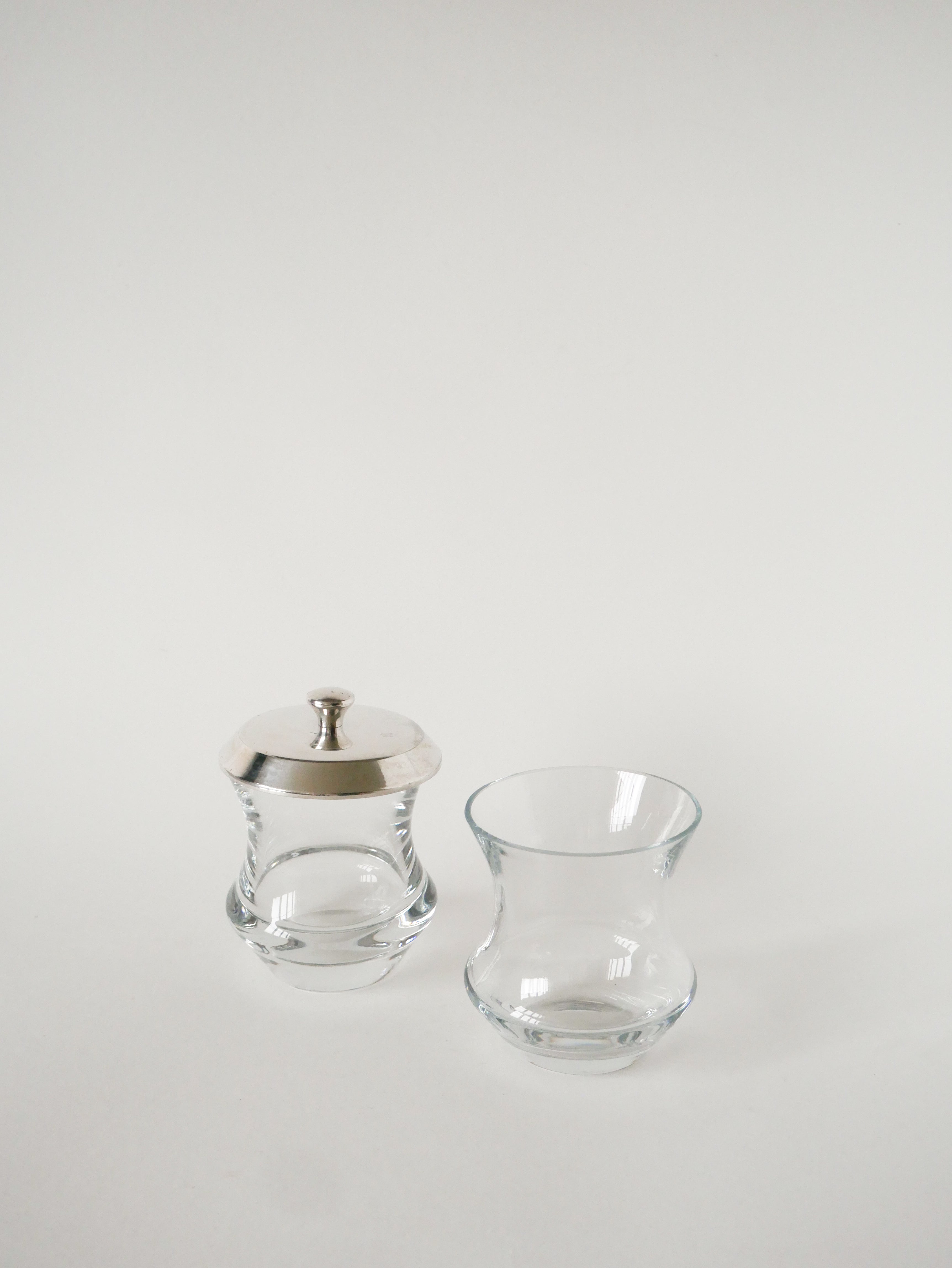Duo De Pots À Condiments En Cristal Et Métal Argenté, Saint Hilaire, 1960