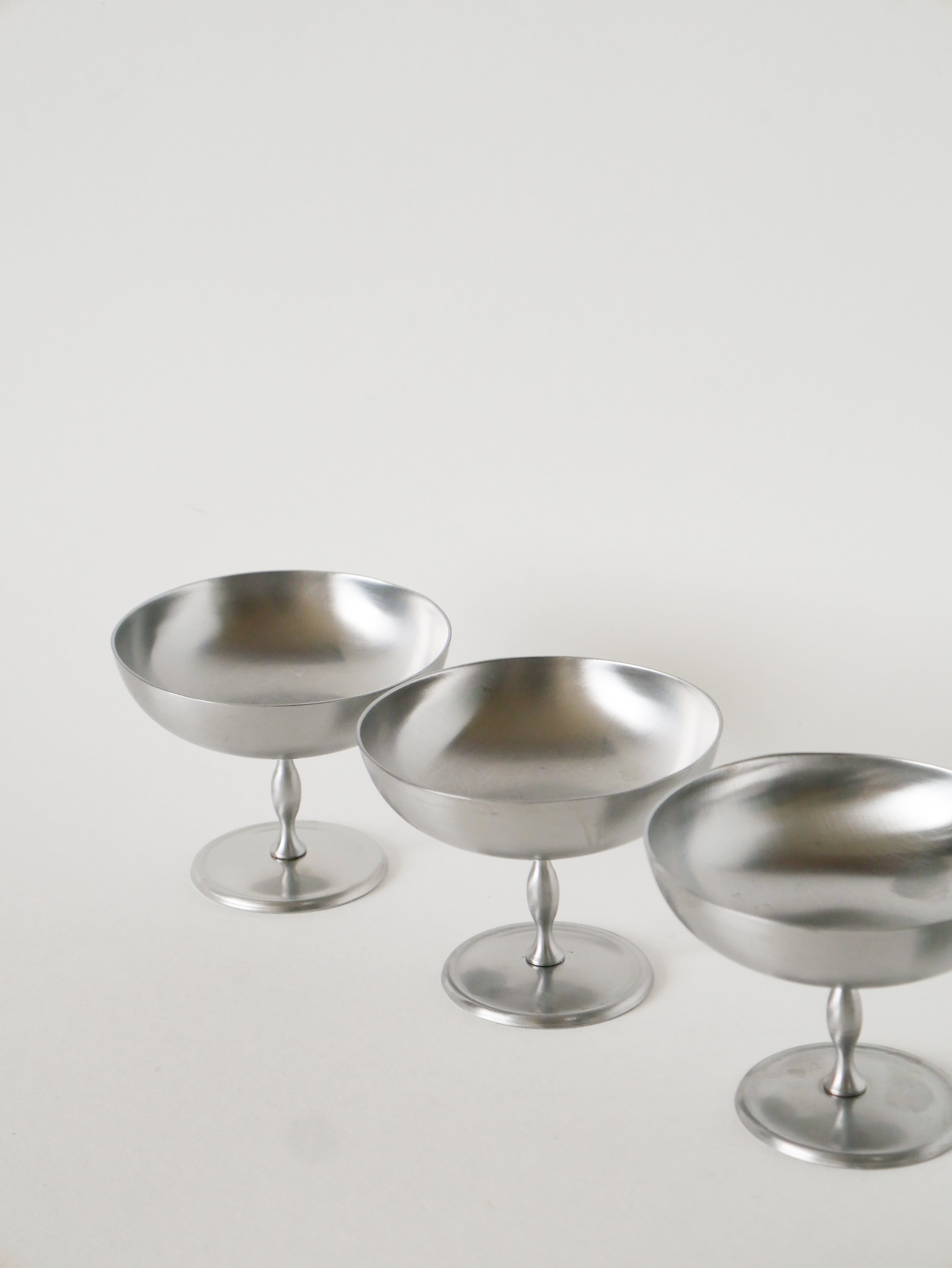 Lot De 4 Coupes À Glace En Inox Mat, Pieds Haut, Forme Libre, Design, 1970