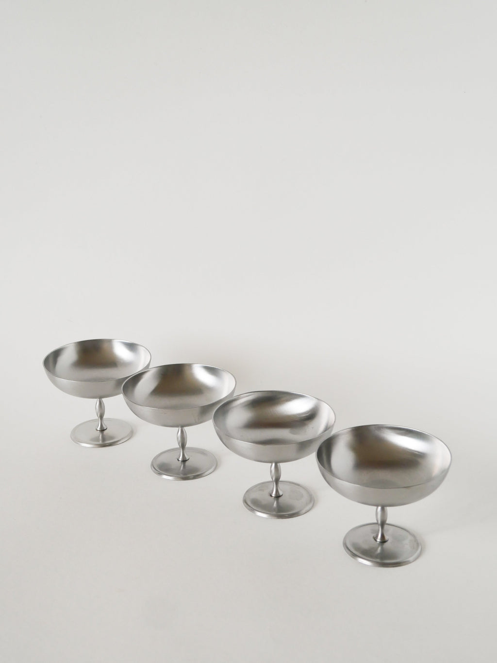 Lot De 4 Coupes À Glace En Inox Mat, Pieds Haut, Forme Libre, Design, 1970