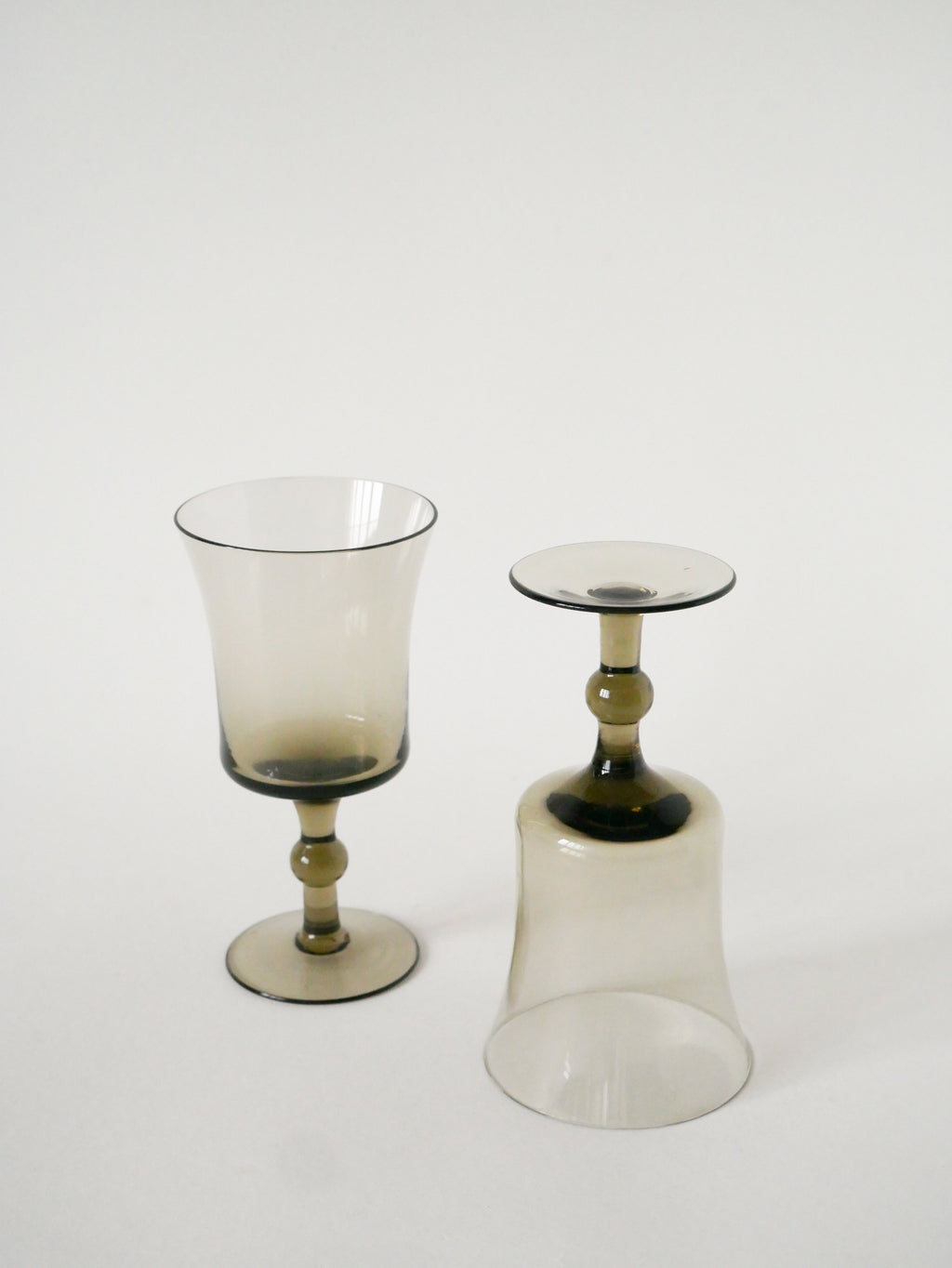 Duo De Grands Verres À Vin, Verre Fumé, Design, 1970