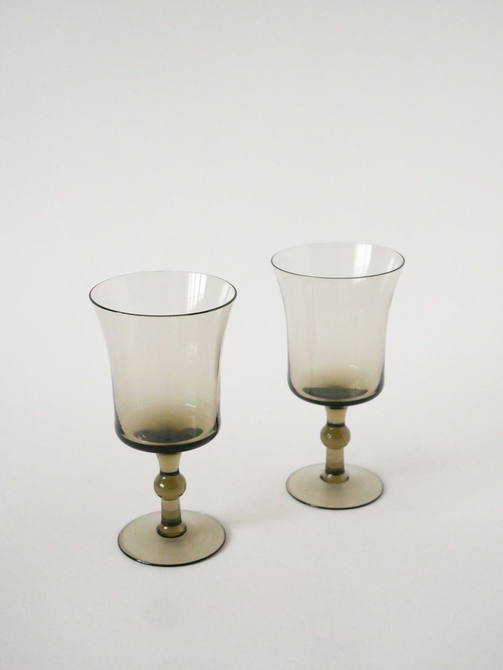 Duo De Grands Verres À Vin, Verre Fumé, Design, 1970