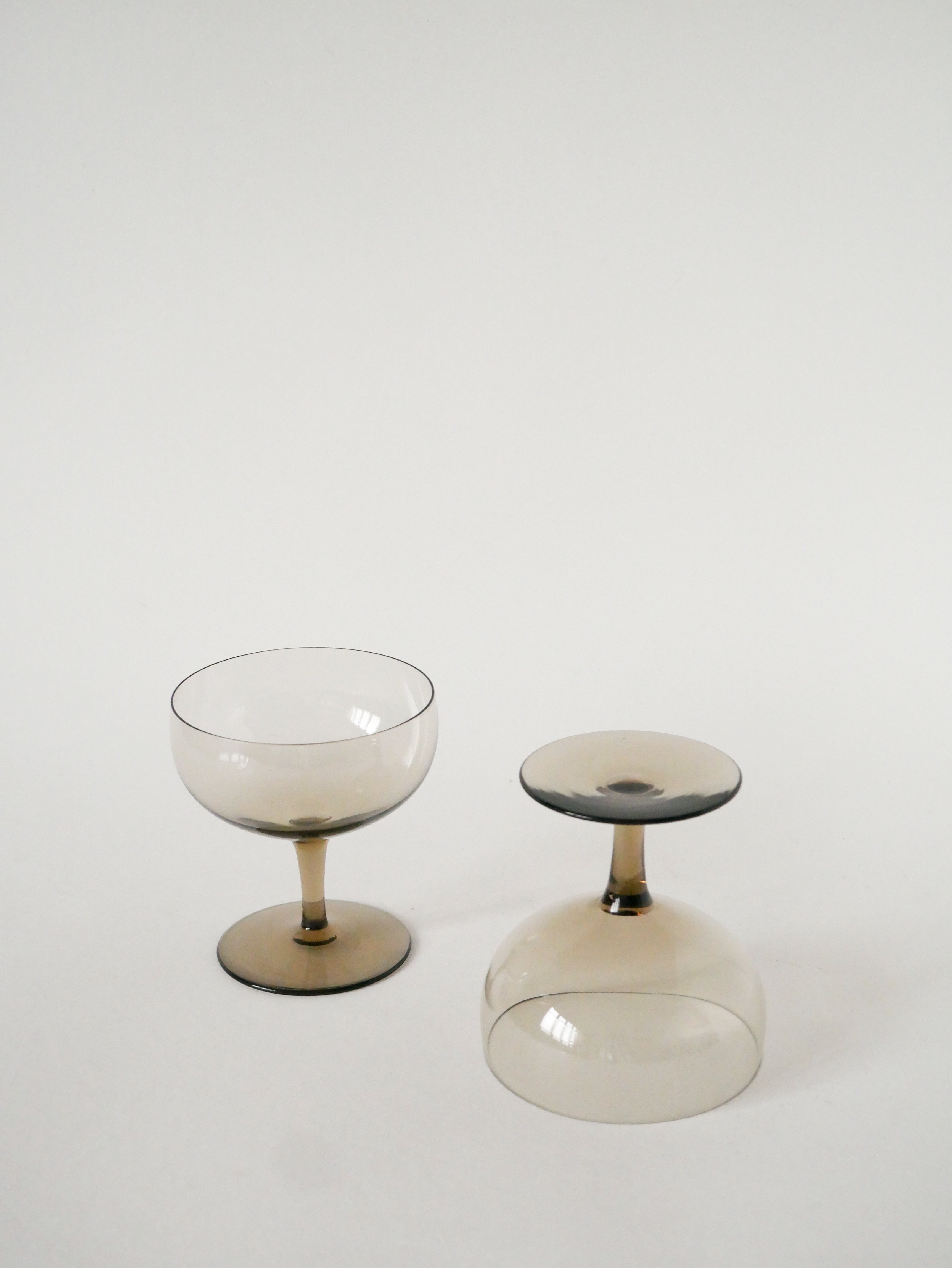 Duo De Coupes À Champagne, Verre Fumé, Design, 1970
