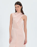 Robe asymétrique satinée nude_2
