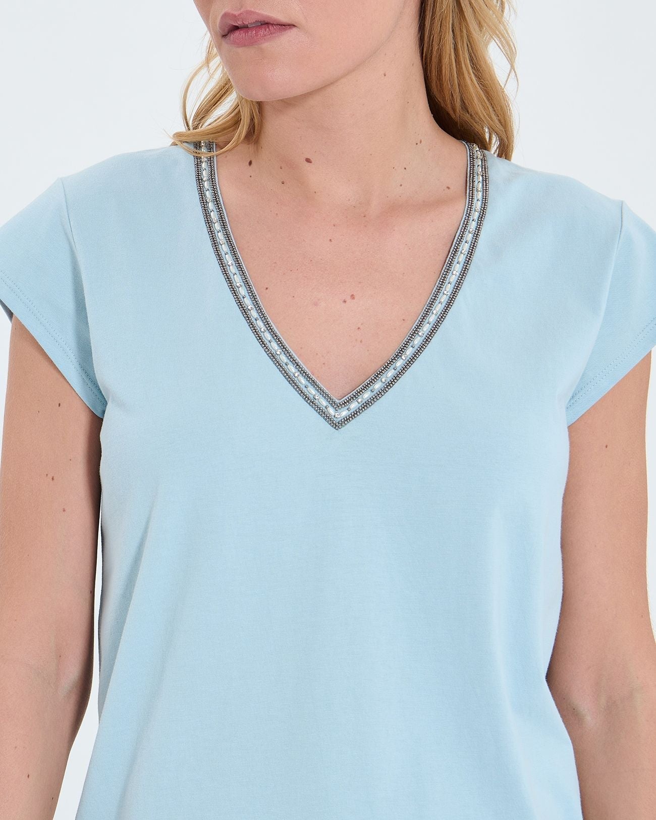 Tee-shirt col V bleu ciel_1
