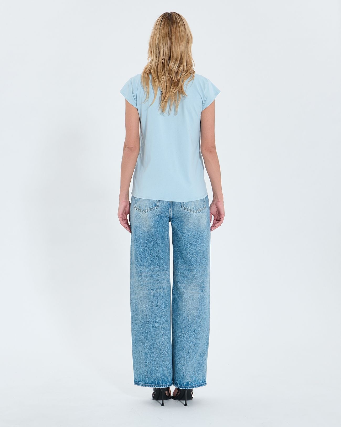 Tee-shirt col V bleu ciel_3