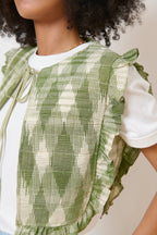 Veste kaki sans manches avec col à lien et pompons, volants délicats, confection en tissu ikat