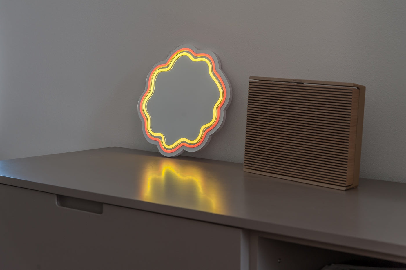 Tokyo - Miroir Néon Décoratif Avec Lumières LED Vagues Orange Et Jaune