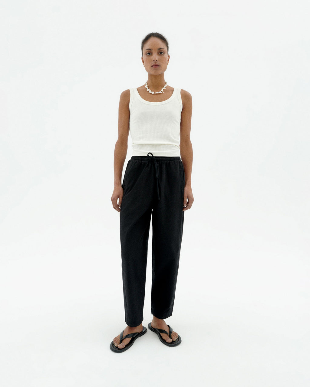 Pantalón negro Esther sostenible-2