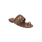 Almeria Camello Flat Toe Sandal made of leather and raffia in natural tones, featuring a stylish woven strap.