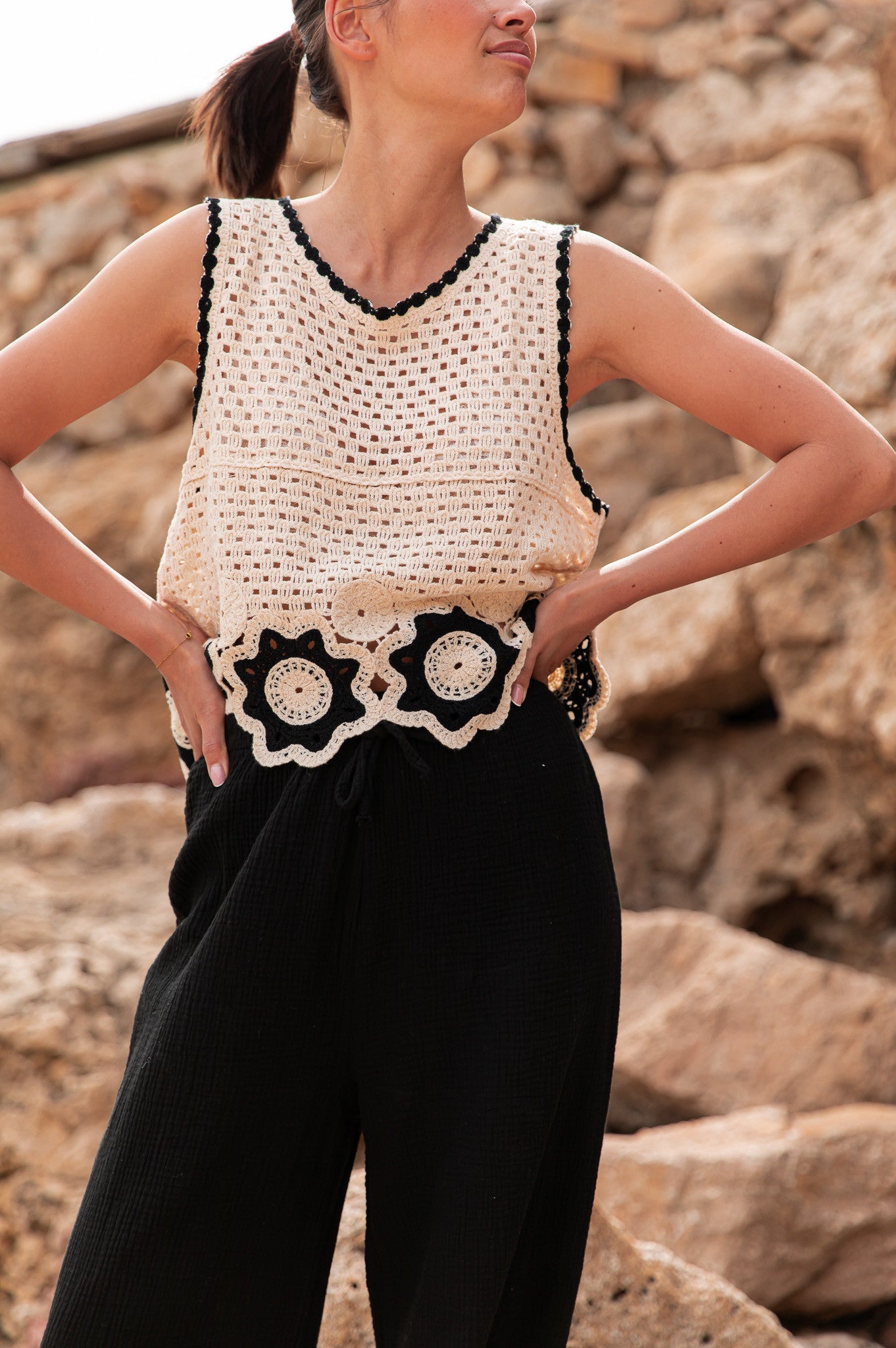 AVILIO Noir - Top Crochet