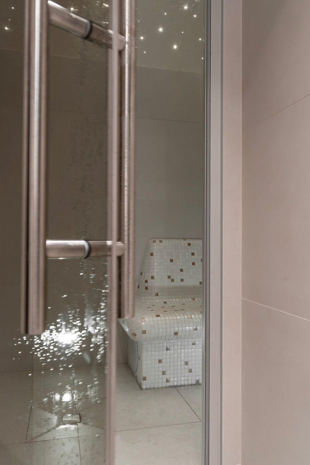 Spa Black Door Paris 8 - Parenthèse Duo : Massage au choix 1H et Accès au Spa 1H (2 Personnes)