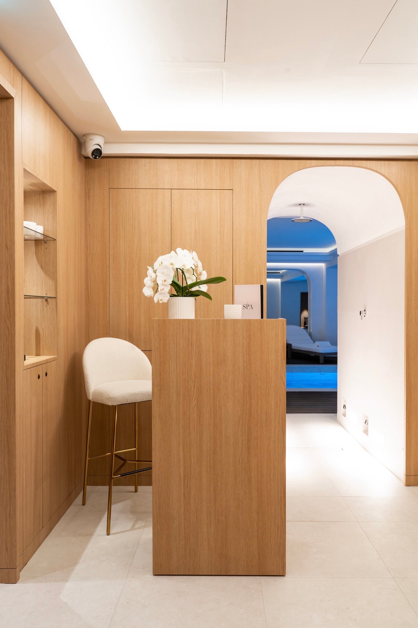 Spa Black Door Paris 8 - Soin Visage Radieux Bioeffect et Accès Au Spa 1H (1 Personne)