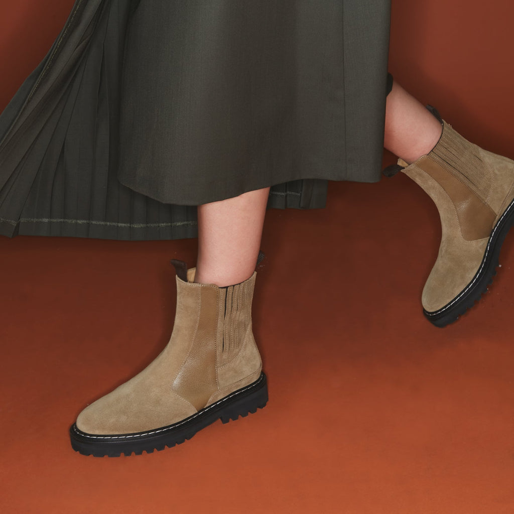 Bottines Chelsea Cuir Ziggy Olive Et Greige