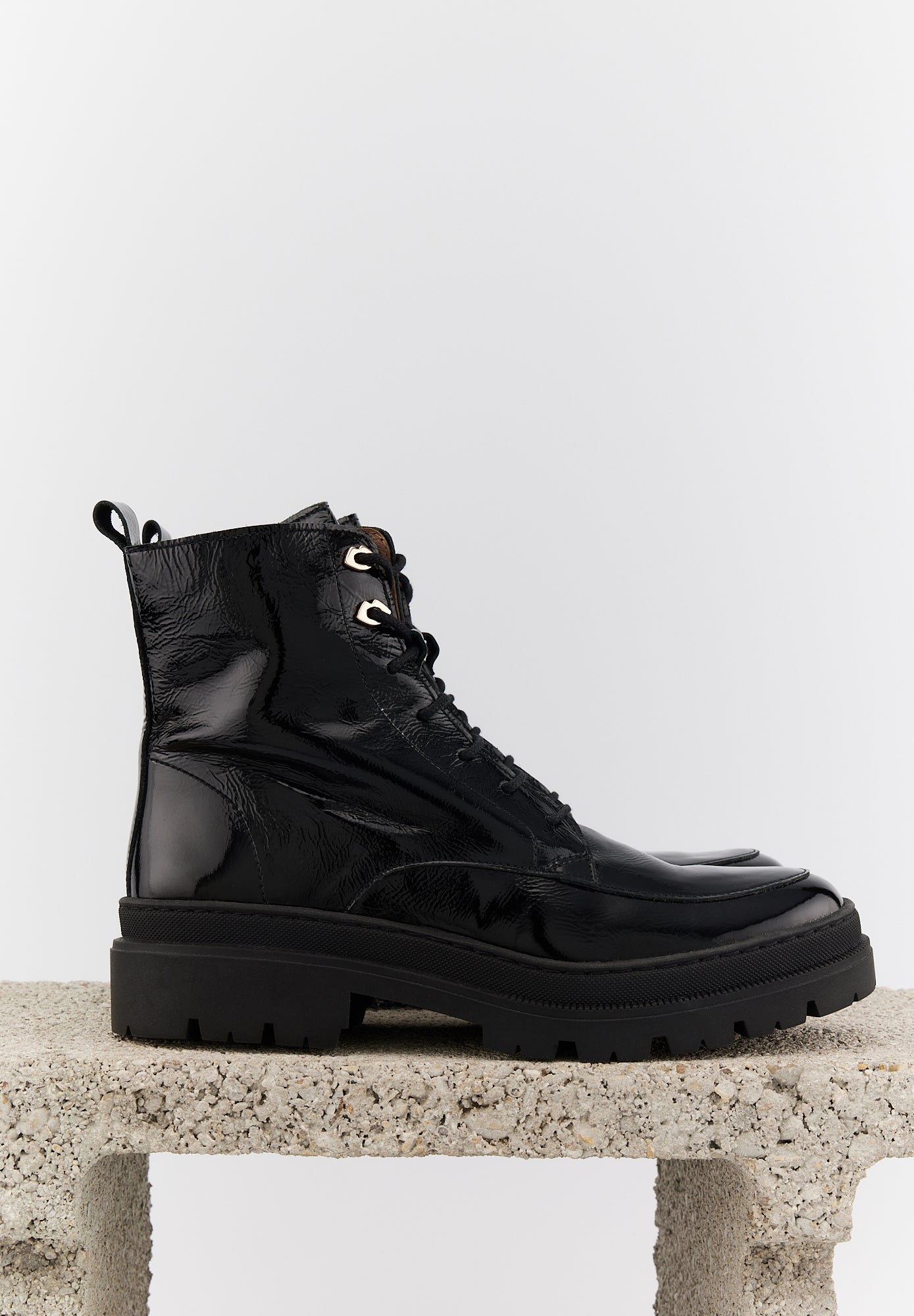 Camille - Cuir Brillant Noir - Bons Baisers - The Bradery