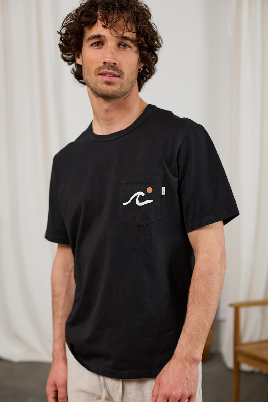 meta-preview, black t-shirt with wave design 