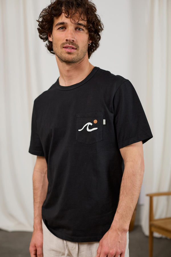 meta-preview, black t-shirt with wave design 