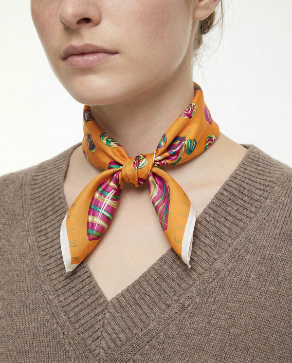 Foulard Bandana Vintage Céline Orange À Motif Cœurs Et Anneaux Multicolores