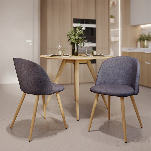 chaise cozy en tissu gris fonce et pieds bois