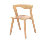 chaise vega en bois d hevea clair dossier asymetrique fond blanc