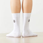 Chaussettes longues mixtes en coton doux, disponibles en 5 coloris et 2 tailles. Confort durable, style sobre. Existe aussi en coffret TitesChaussettes.