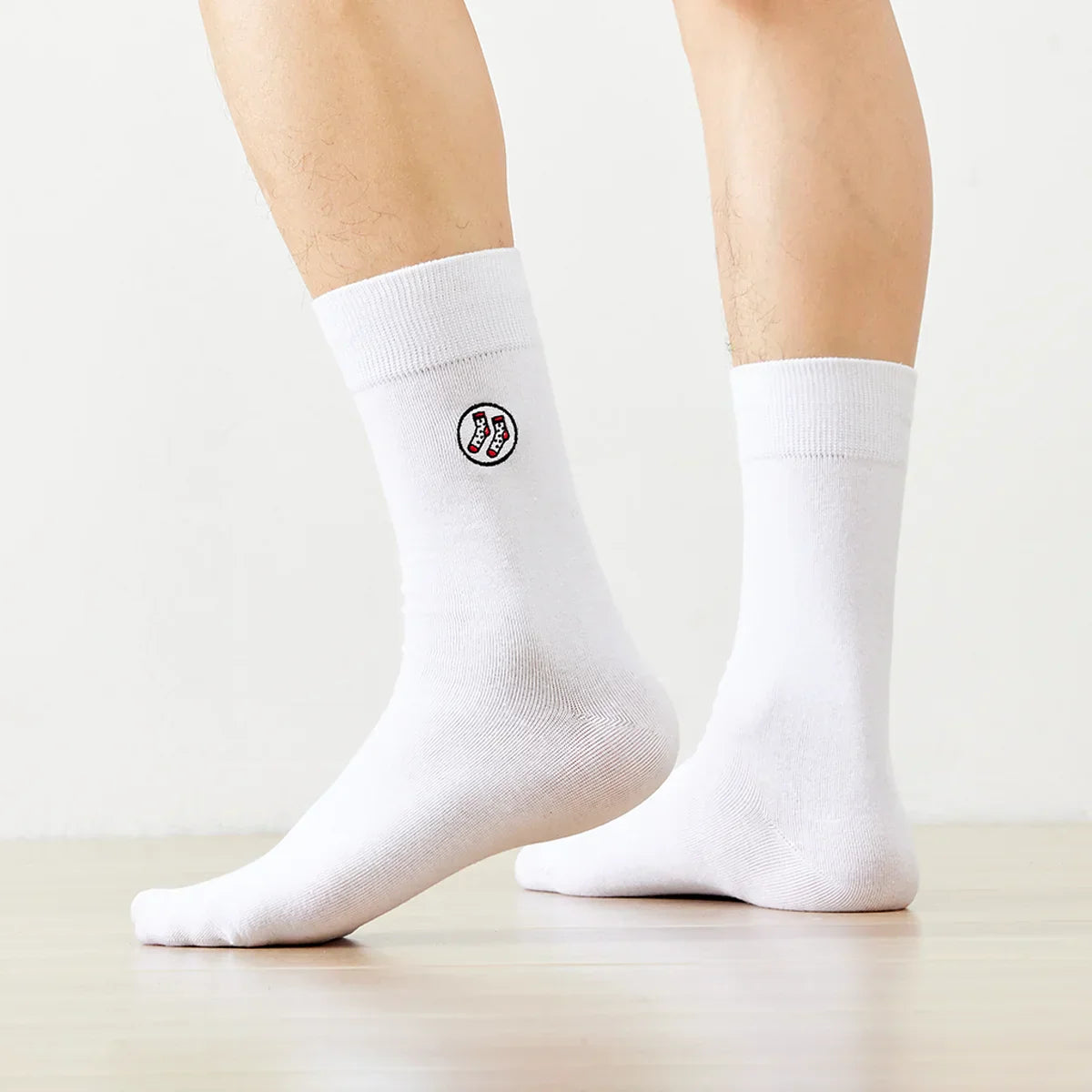 Chaussettes longues mixtes en coton doux, disponibles en 5 coloris et 2 tailles. Confort durable, style sobre. Existe aussi en coffret TitesChaussettes.