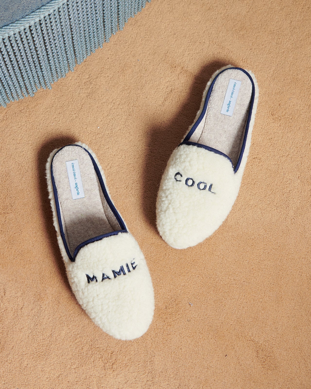 Les Chaussons Mamie Cool En Laine Bouclette - Angarde X Émoi Émoi