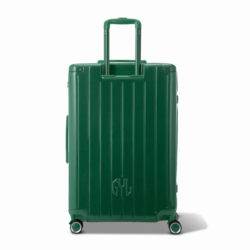 Vue arrière de la valise rigide GYL Intemporelle sapin avec poignées intégrées et roulettes pivotantes. #couleur_sapin